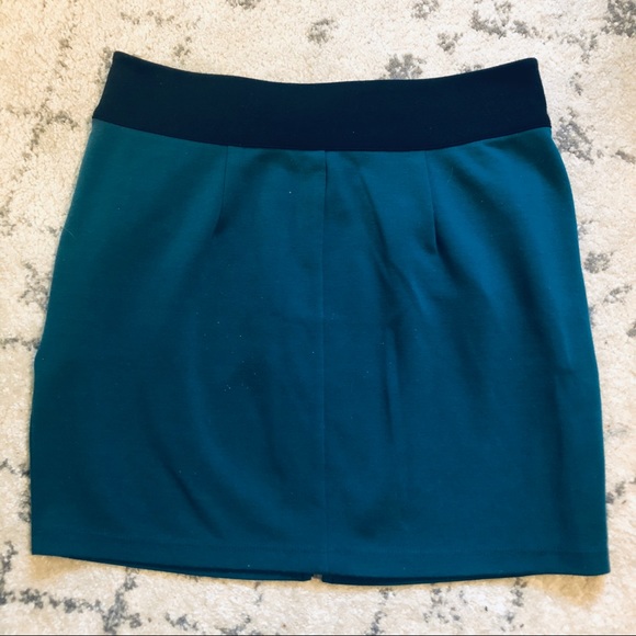 Zip Mini Skirt with Pockets - Picture 3 of 3